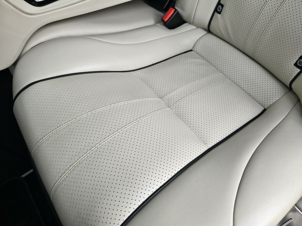 Jaguar XJ Black #51