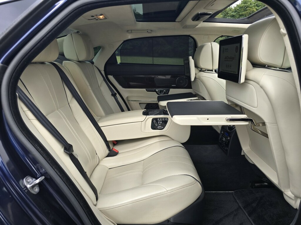 Jaguar XJ Black #18