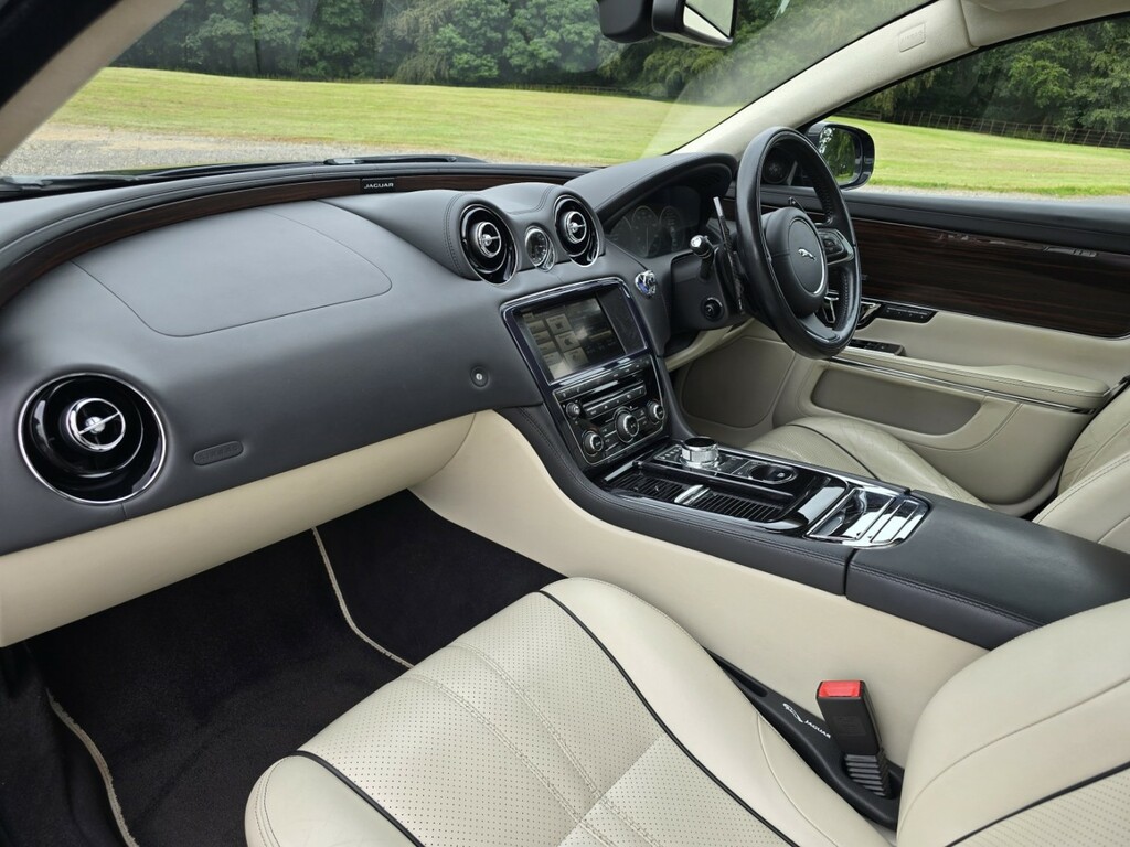 Jaguar XJ Black #65