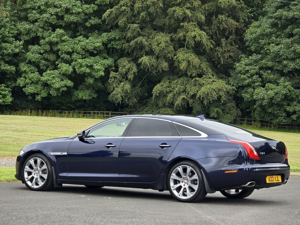 Jaguar XJ Black #41