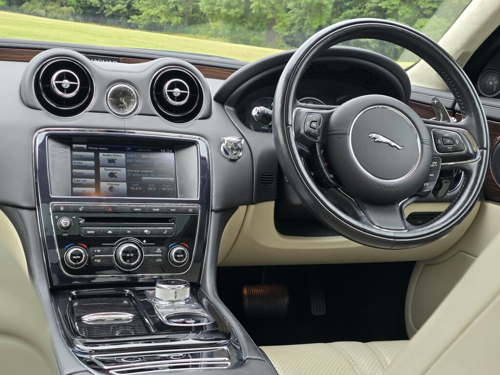Jaguar XJ Black #4
