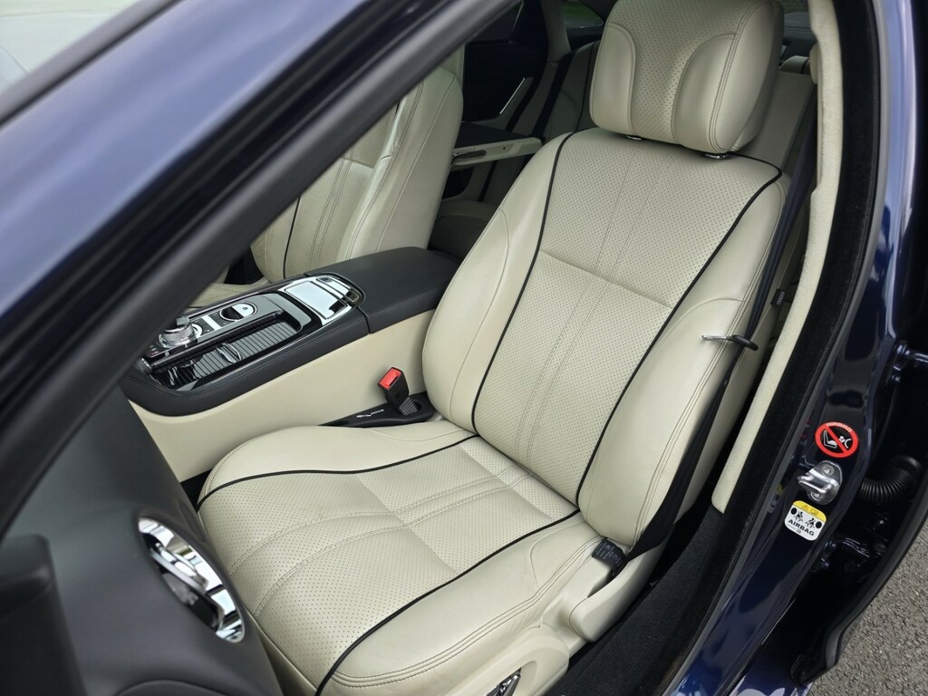 Jaguar XJ Black #64