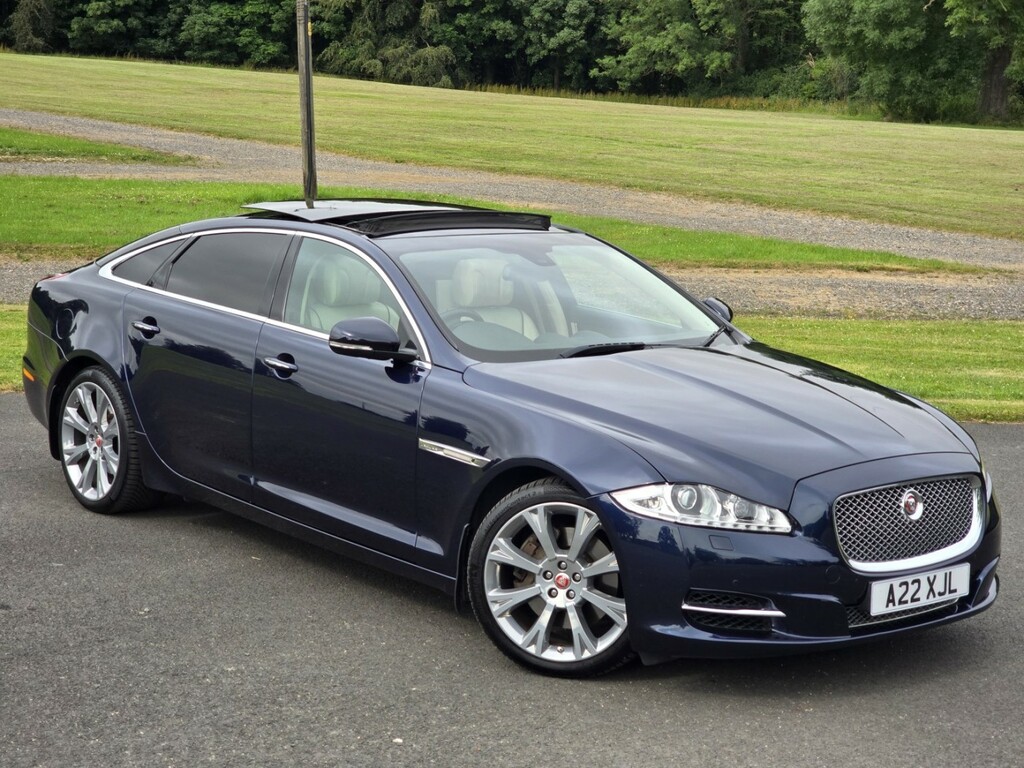 Jaguar XJ Black #30