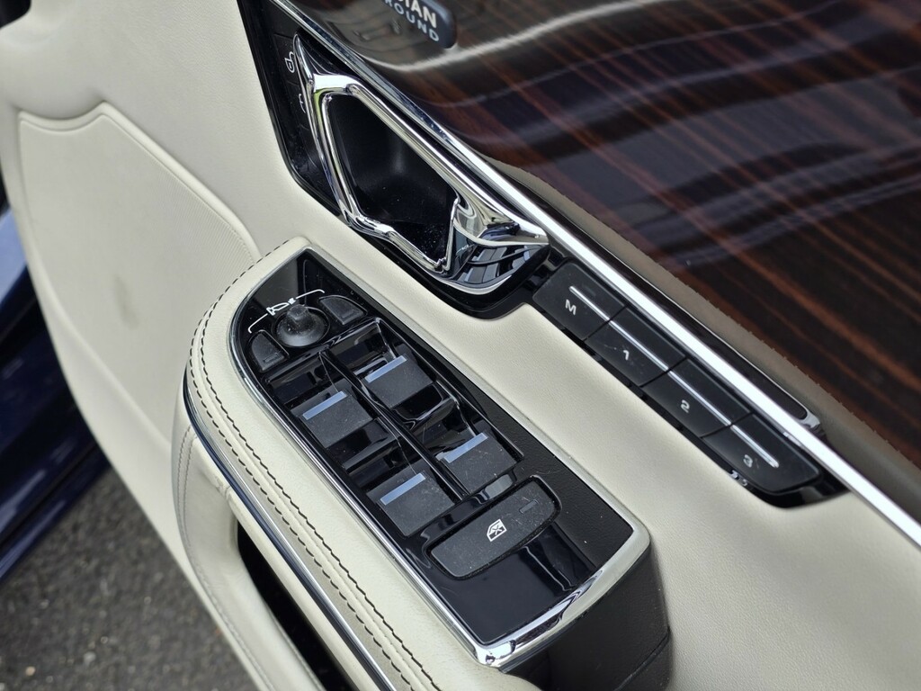 Jaguar XJ Black #26