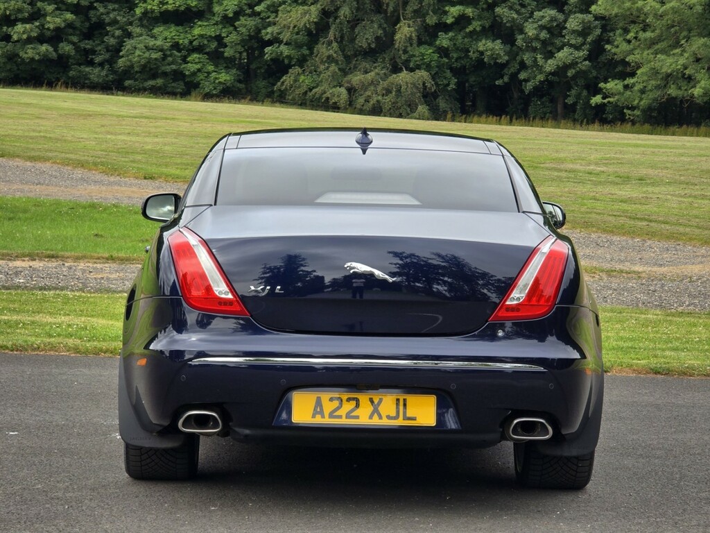 Jaguar XJ Black #38