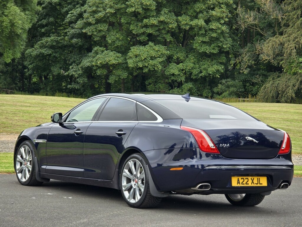 Jaguar XJ Black #40