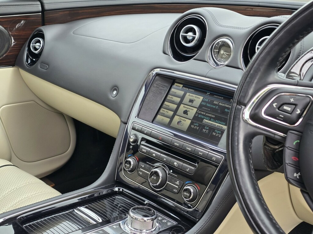 Jaguar XJ Black #24