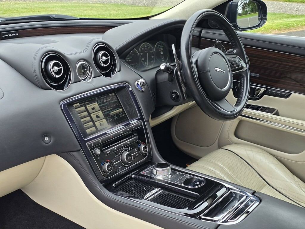 Jaguar XJ Black #66