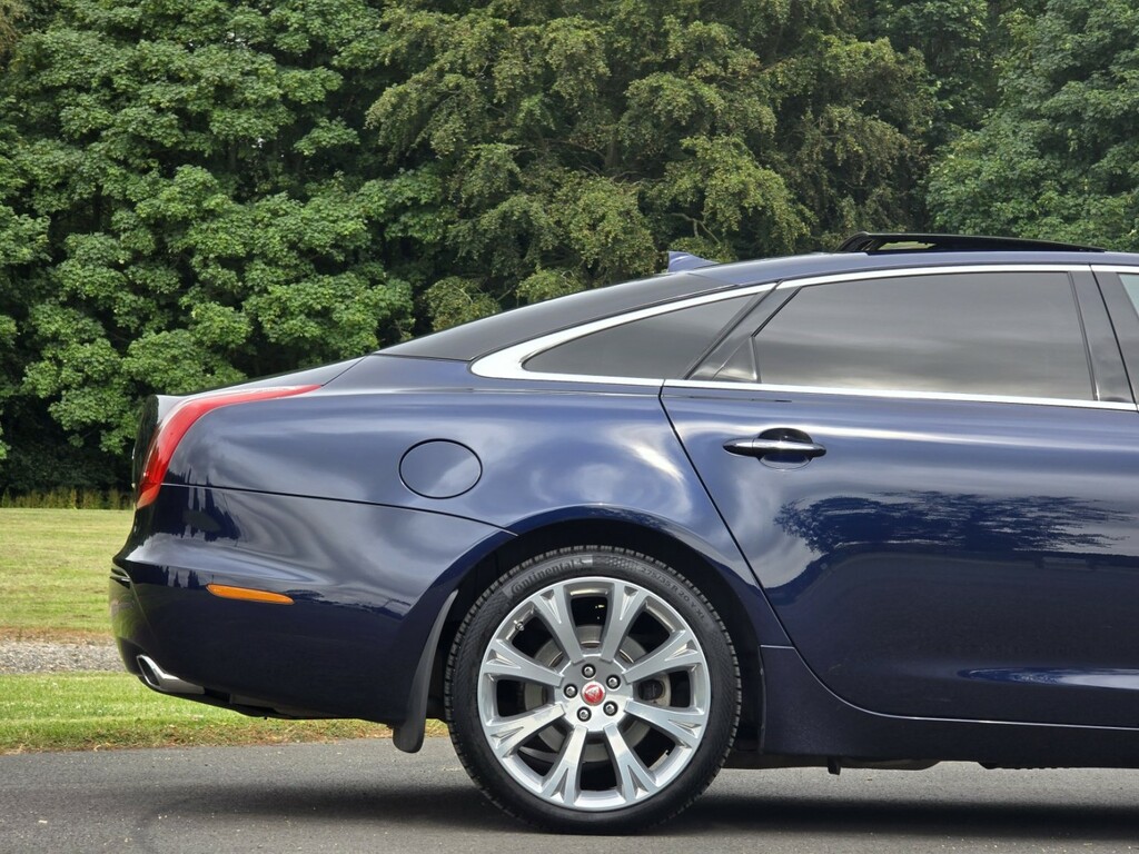 Jaguar XJ Black #35