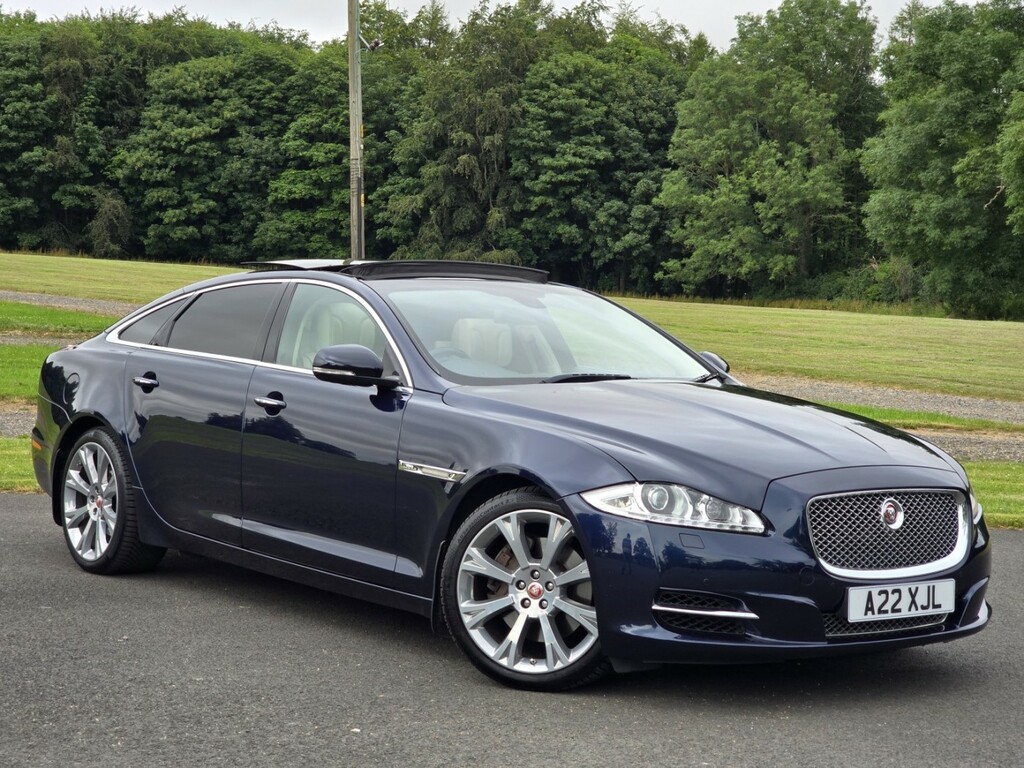Jaguar XJ Black #28