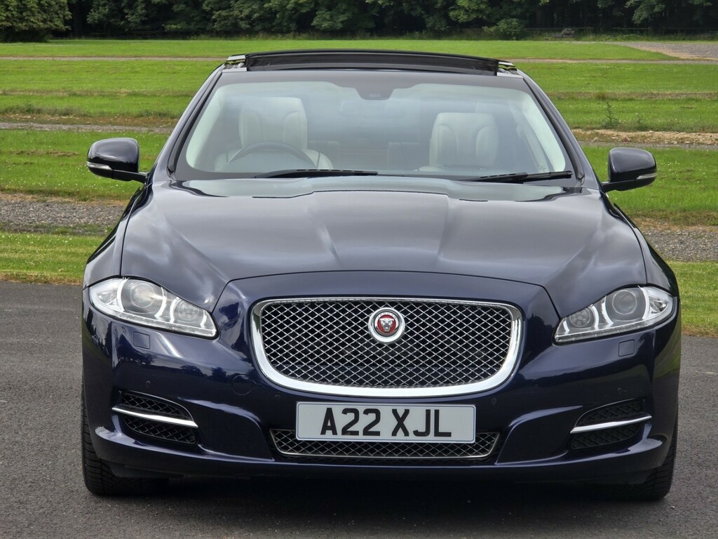 Jaguar XJ Black #10