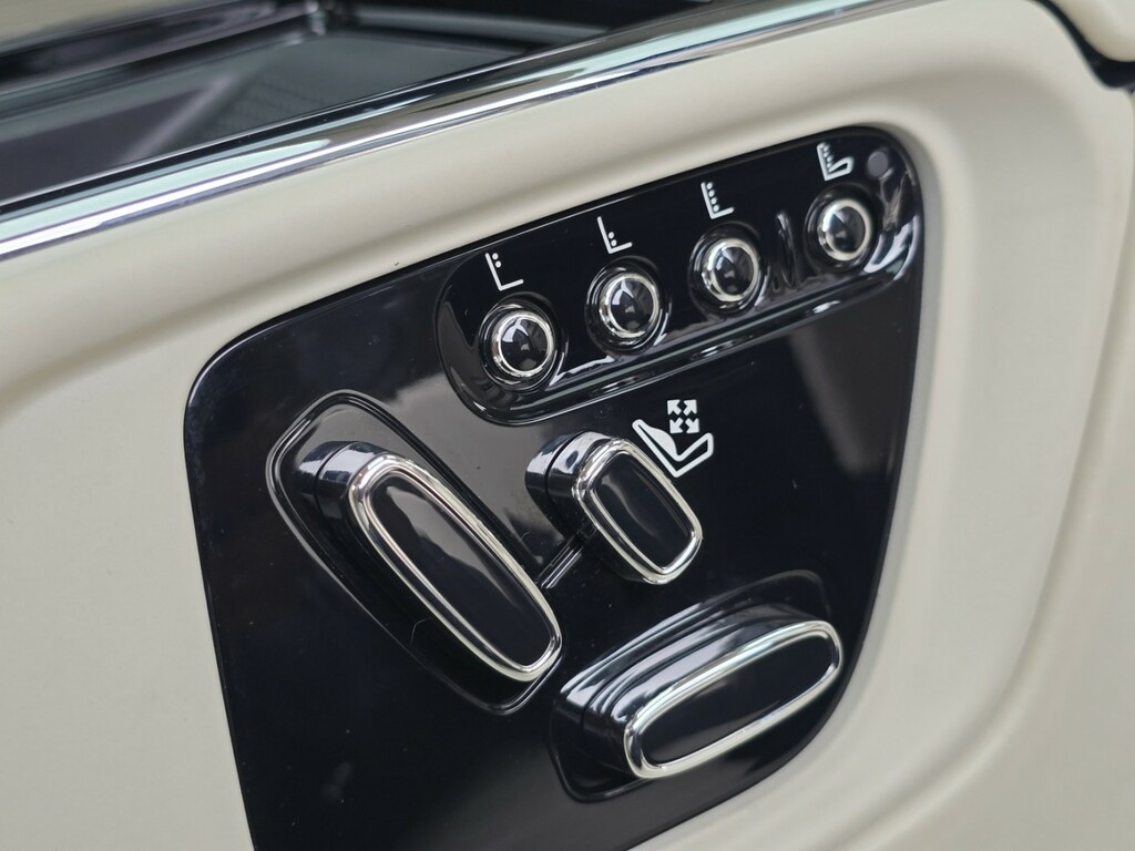 Jaguar XJ Black #91