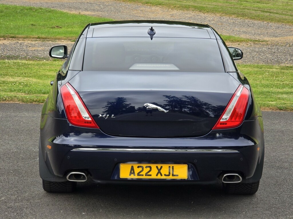 Jaguar XJ Black #39