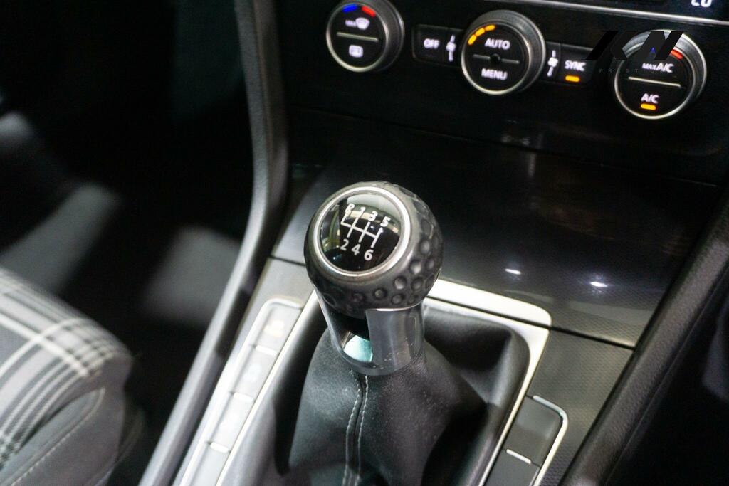 Volkswagen Golf Gtd Black #4