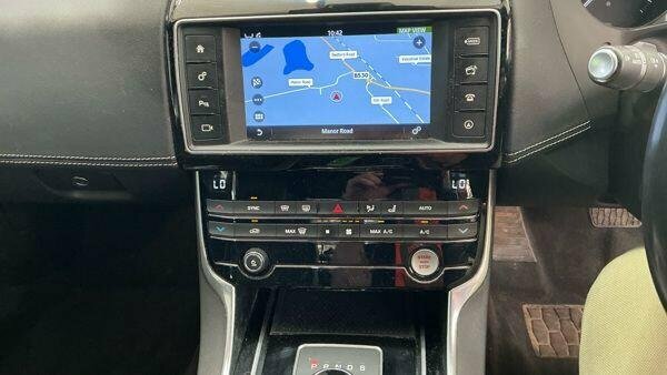 Jaguar XE 2.0D R-sport Saloon Euro 6 Ss Black #12
