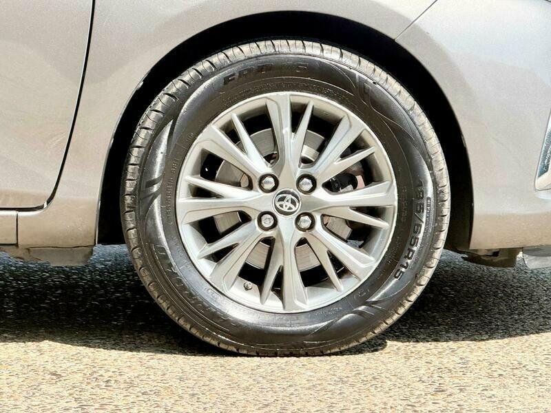 Toyota Yaris Blue Bi-tone Vvt-i Blue #12