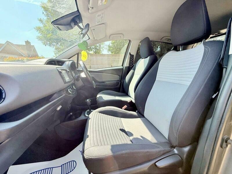 Toyota Yaris Blue Bi-tone Vvt-i Blue #17