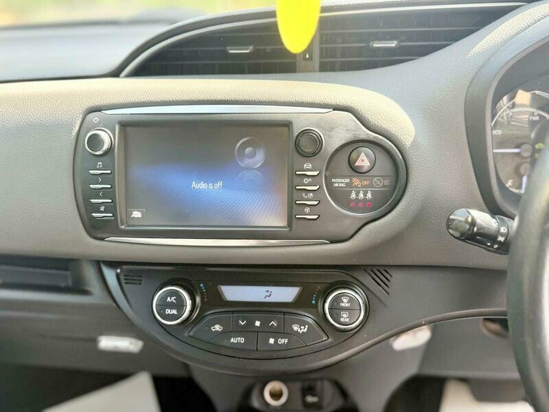 Toyota Yaris Blue Bi-tone Vvt-i Blue #21