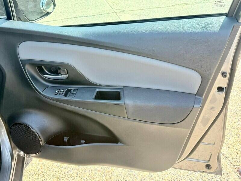 Toyota Yaris Blue Bi-tone Vvt-i Blue #15