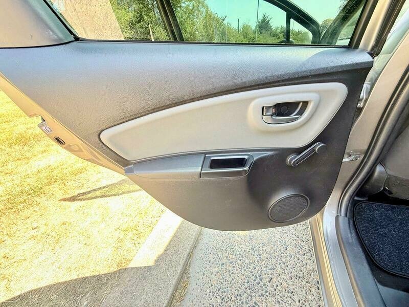 Toyota Yaris Blue Bi-tone Vvt-i Blue #13