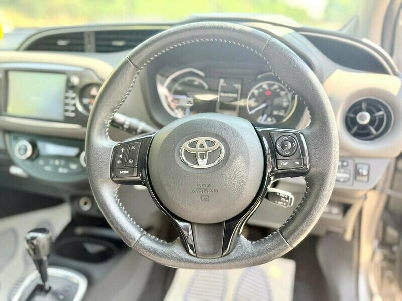 Toyota Yaris Blue Bi-tone Vvt-i Blue #19