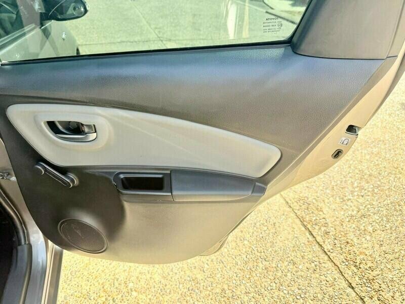 Toyota Yaris Blue Bi-tone Vvt-i Blue #23