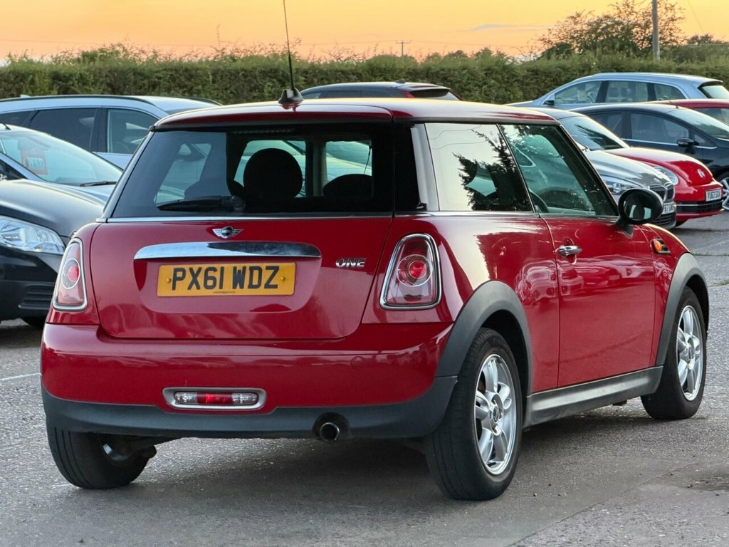 Mini Hatch 1.6L One Red #6