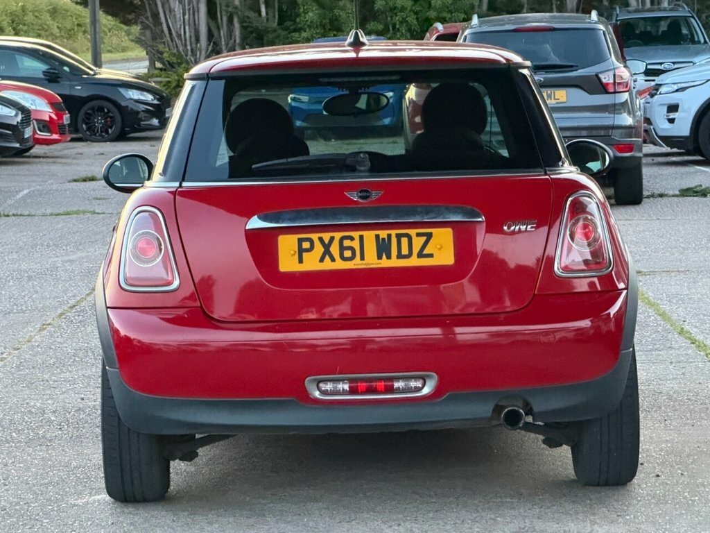 Mini Hatch 1.6L One Red #5