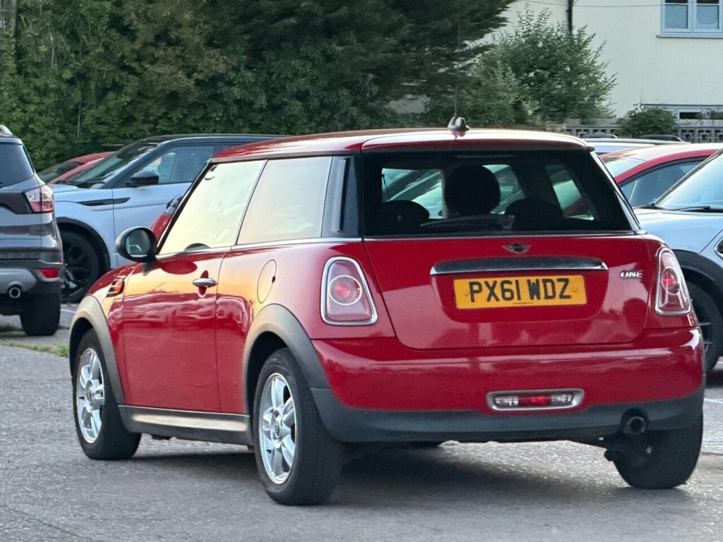 Mini Hatch 1.6L One Red #4