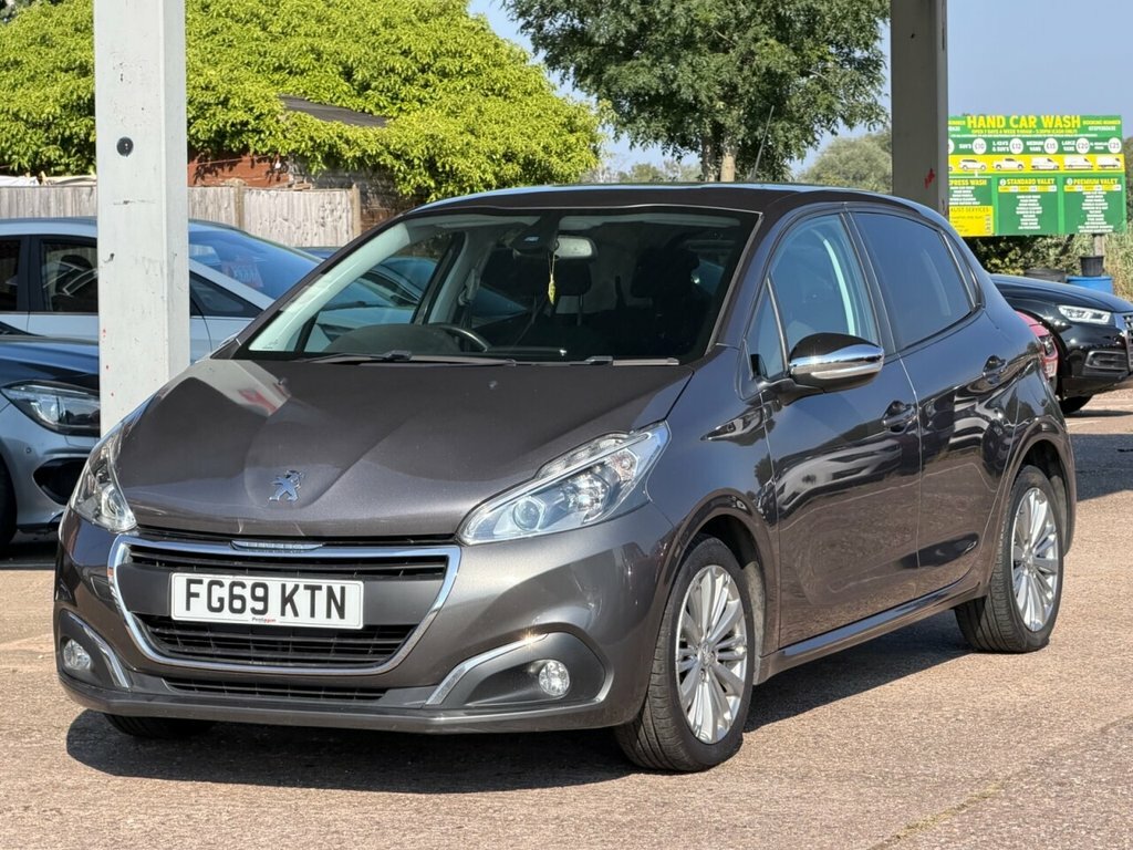 Peugeot 208 1.2L Signature Grey #3
