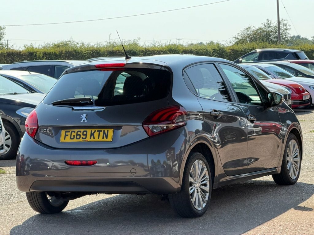 Peugeot 208 1.2L Signature Grey #6