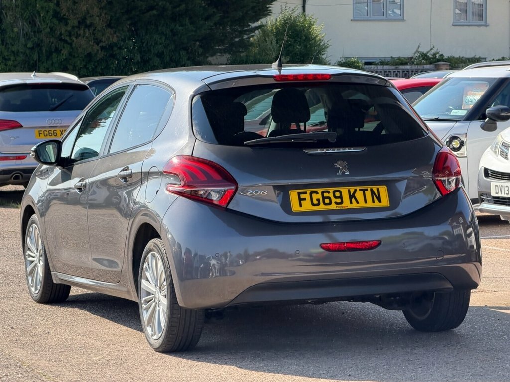 Peugeot 208 1.2L Signature Grey #4