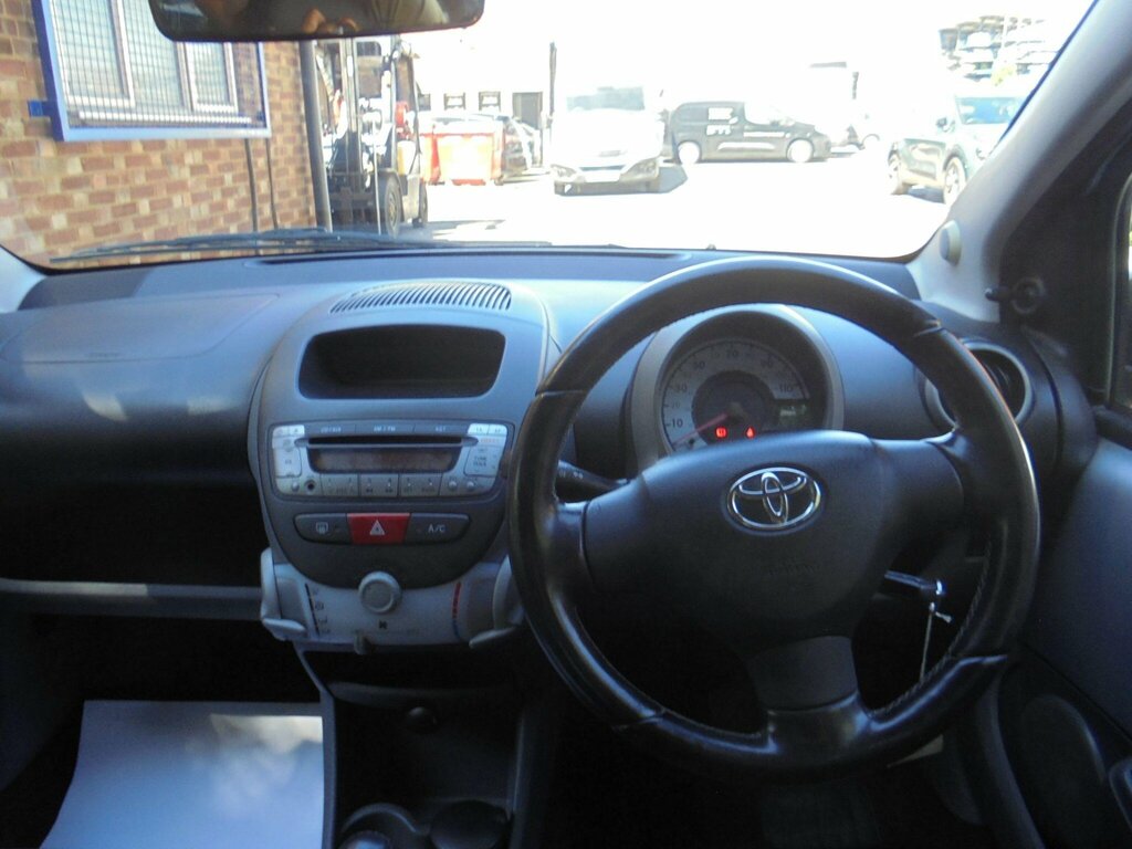 Toyota Aygo Hatchback 1.0 Vvt-i Euro 4 200959 Red #11
