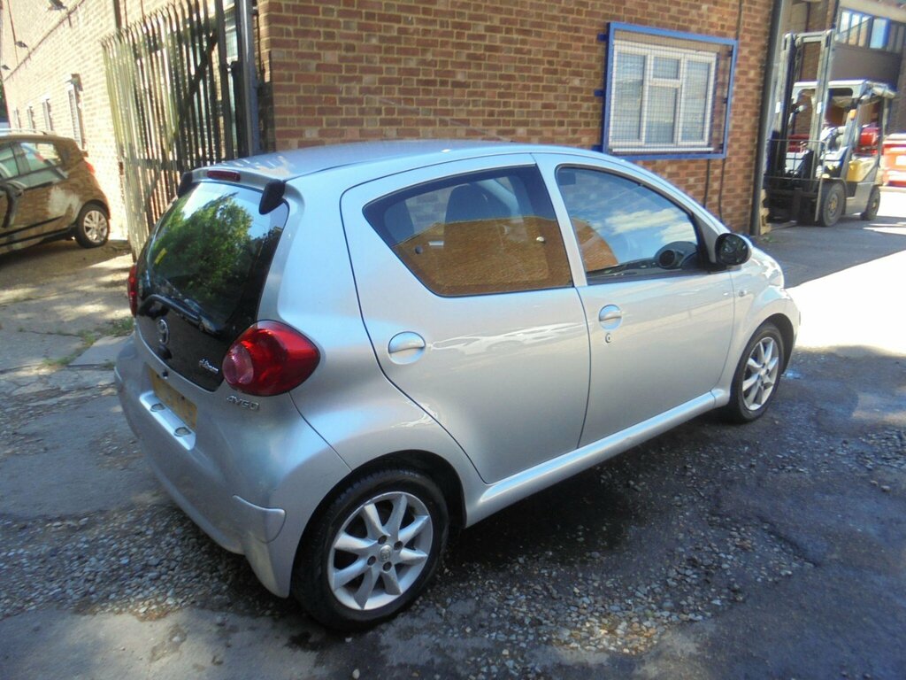 Toyota Aygo Hatchback 1.0 Vvt-i Euro 4 200959 Red #8