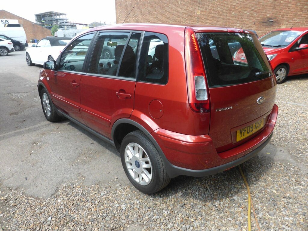 Ford Fusion 1.6 Zetec Climate Red #6
