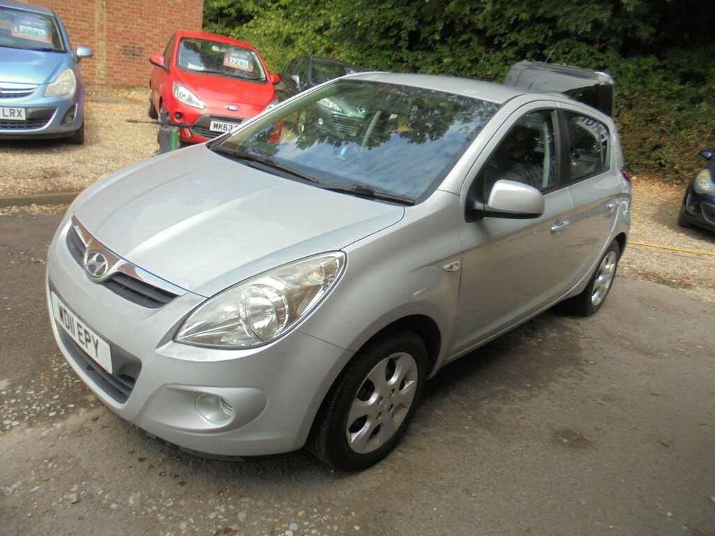 Hyundai I20 1.2 Comfort Euro 5 Silver #4