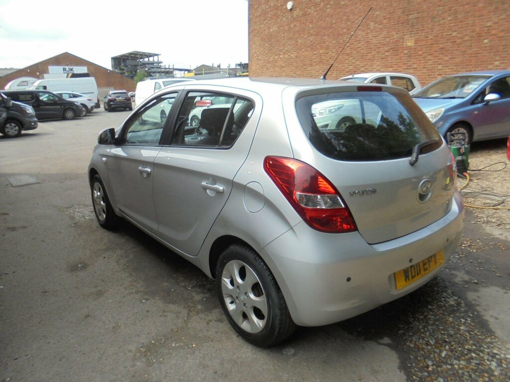 Hyundai I20 1.2 Comfort Euro 5 Silver #5