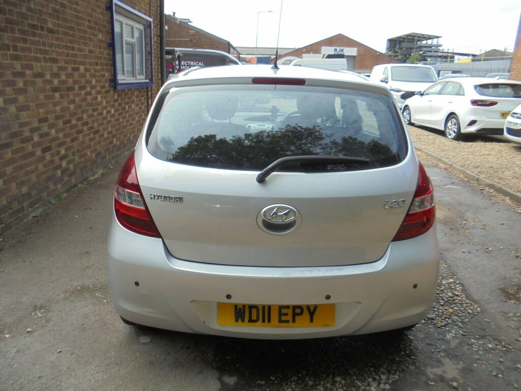 Hyundai I20 1.2 Comfort Euro 5 Silver #6