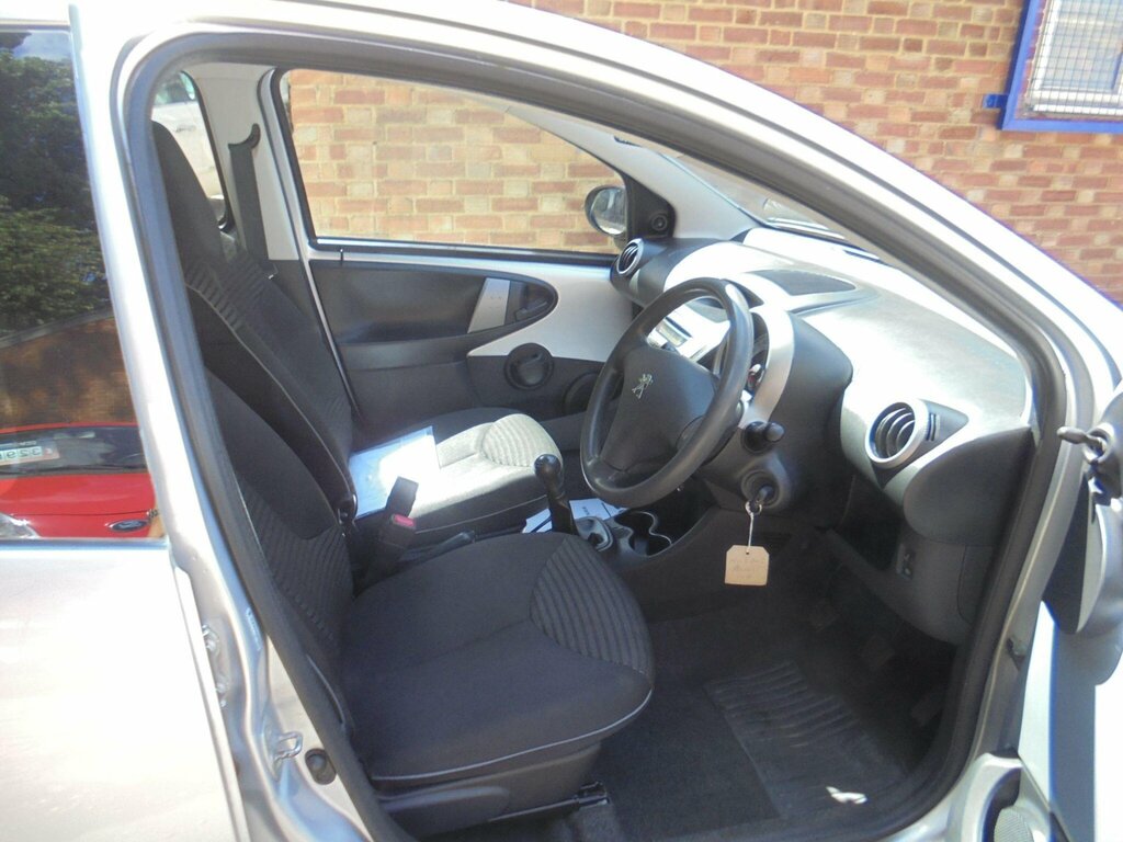 Peugeot 107 107 Active Blue #12