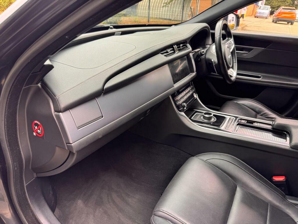 Jaguar XF 2L Prestige Red #26