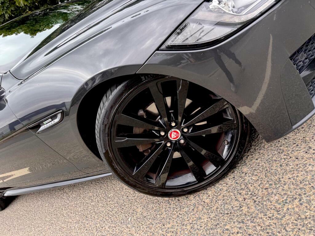Jaguar XF 2L Prestige Red #8