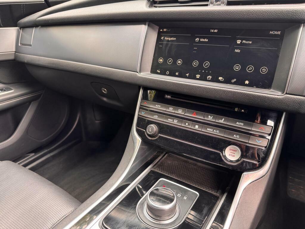 Jaguar XF 2L Prestige Red #35