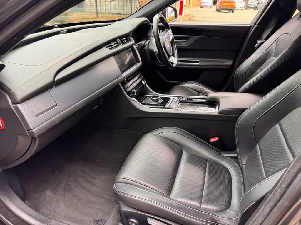 Jaguar XF 2L Prestige Red #24