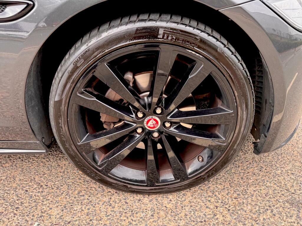 Jaguar XF 2L Prestige Red #21