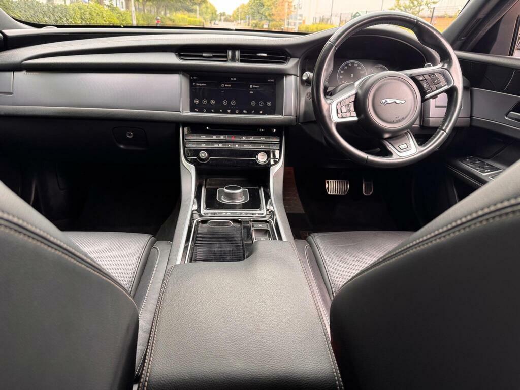 Jaguar XF 2L Prestige Red #29