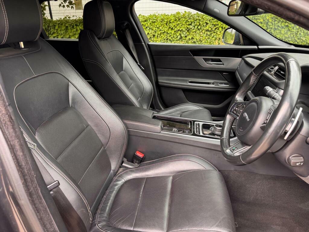 Jaguar XF 2L Prestige Red #30