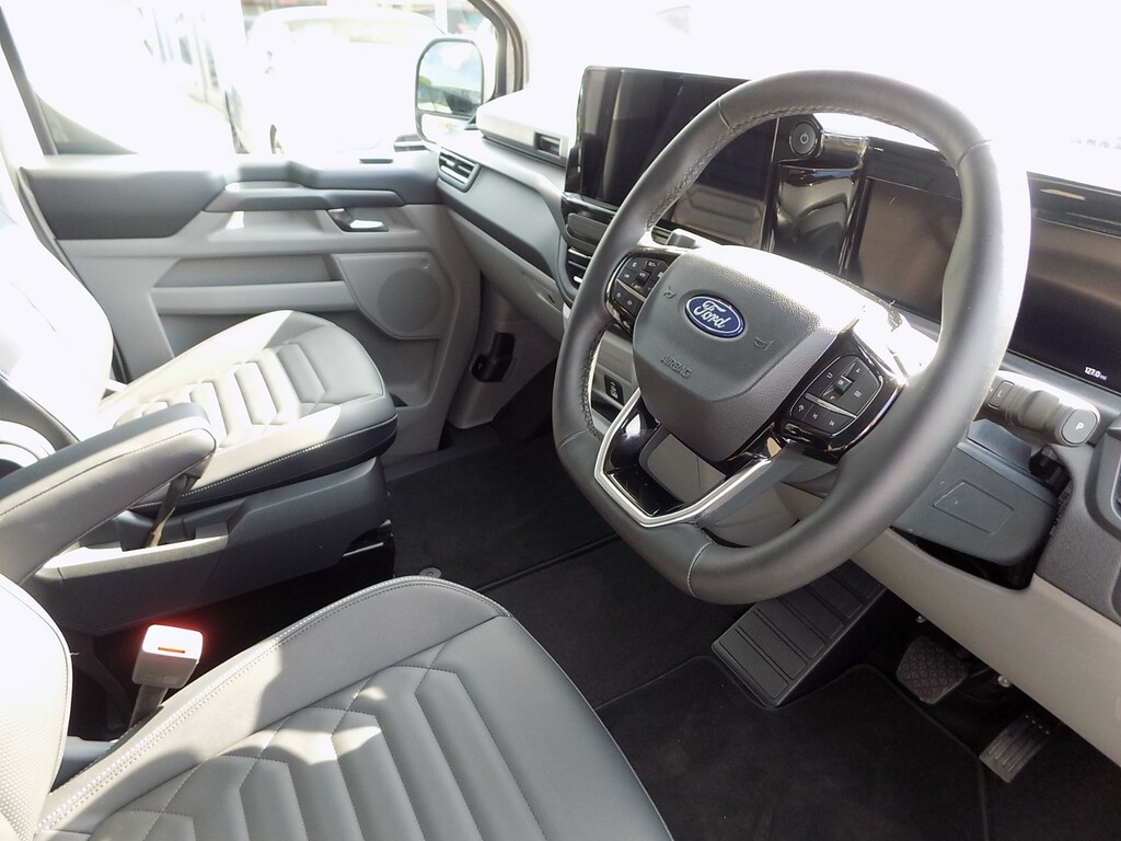 Ford Tourneo Custom 340 Titanium 65Kwh #2