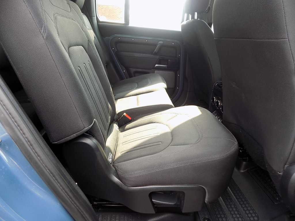 Land Rover Defender 110 Core Mhev Black #60