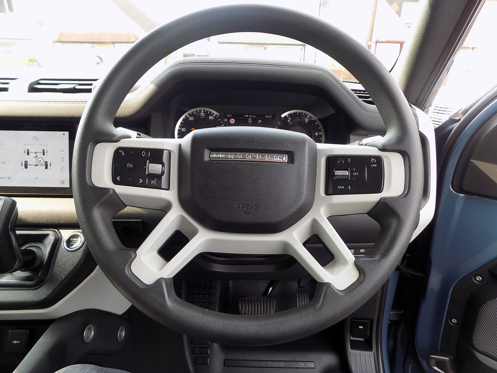 Land Rover Defender 110 Core Mhev Black #10