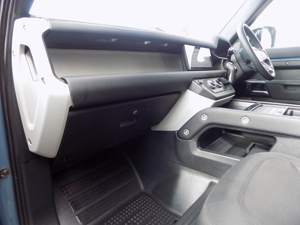Land Rover Defender 110 Core Mhev Black #8